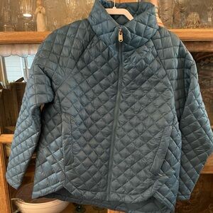 Like new Athleta Whisper Featherless jacket in beautiful shade of teal. CYA!!